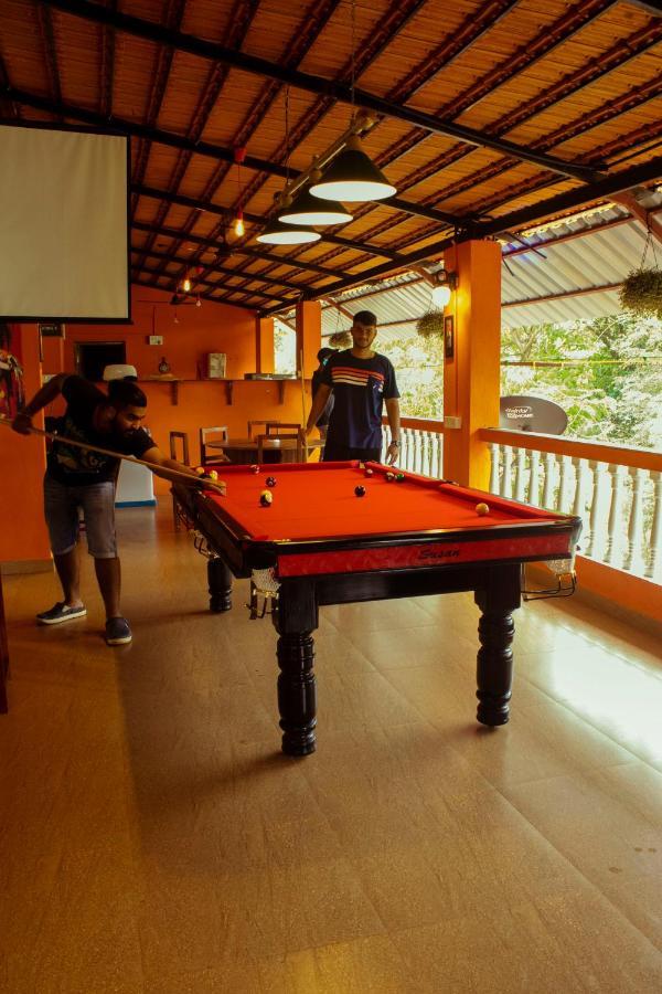 Bonds Hostel Candolim Extérieur photo
